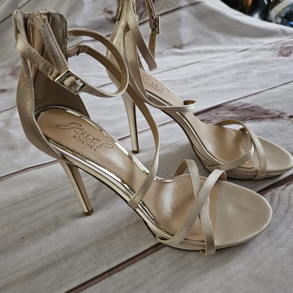 Badgley Mischka Jewel Sandals Heels  Galen Champagne Satin SZ 7 NWOT - Picture 4 of 8